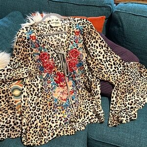 Savanna Jane Leopard Floral Embroidered Plus Size Blouse shirt 1X Bell Sleeve
